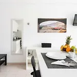 Edificio Maranuelas, Puerto La Cruz, Islas Canarias Tenerife * プエルト・デ・ラ・クルス