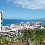 Edificio Maranuelas, Puerto La Cruz, Islas Canarias Tenerife アパート