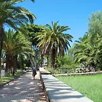 Edificio Maranuelas, Puerto La Cruz, Islas Canarias Tenerife * プエルト・デ・ラ・クルス